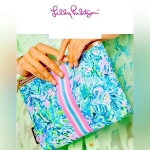 Floral Lilly Pulitzer GWP Pouch Surf Blue Soleil it On Me